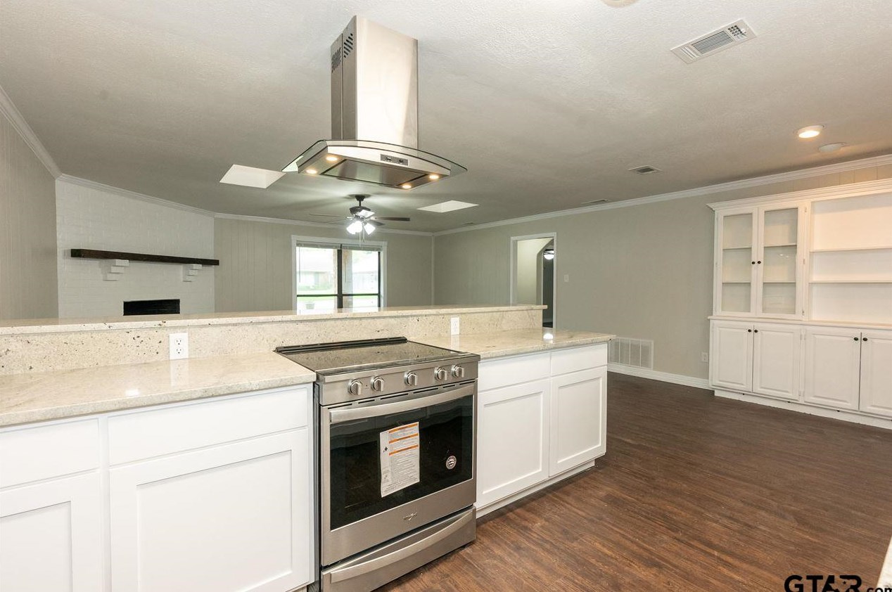 903 Joel Dr, Tyler, TX 75703