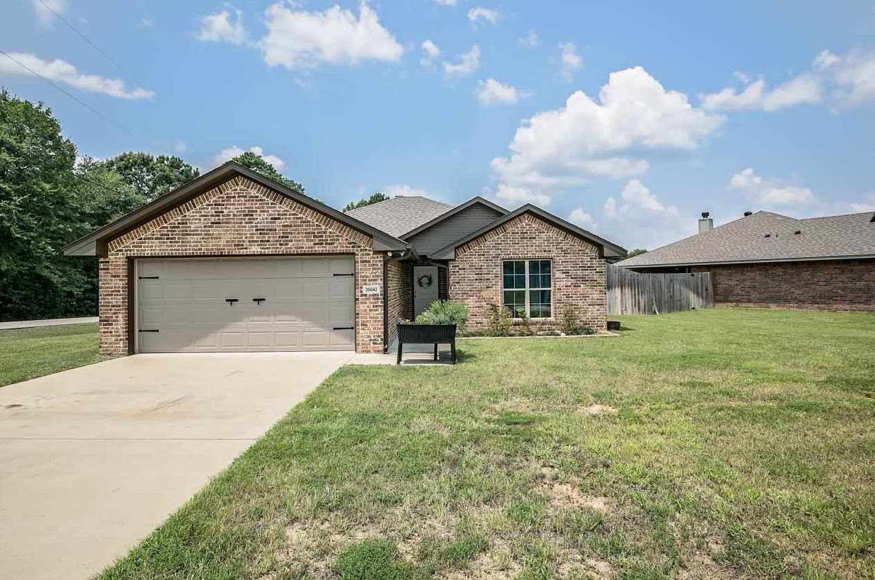 20042 Meadow W Ln, Flint, TX 75762