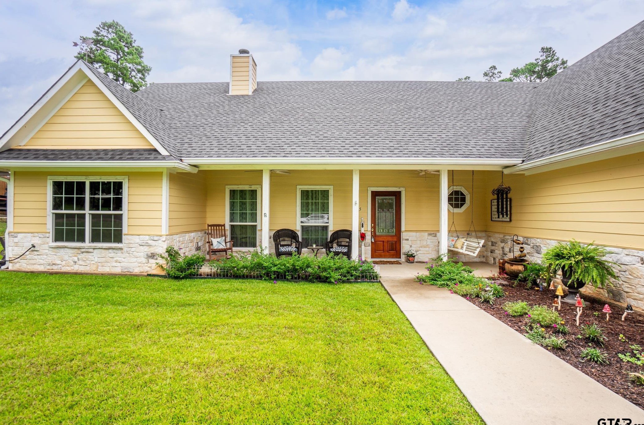 415 Bob White Dr, Gilmer, TX 75645-7309