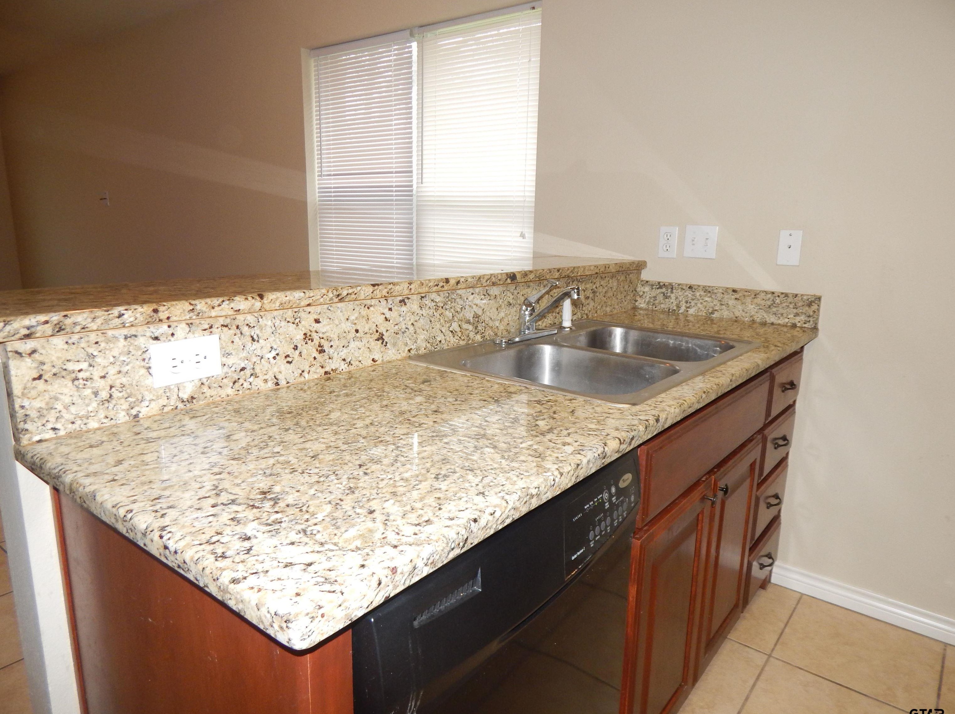 825 25th St, Tyler TX  75702-1939 exterior