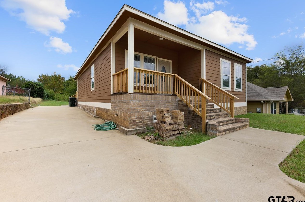 811 27th St, Tyler, TX 75702-1953