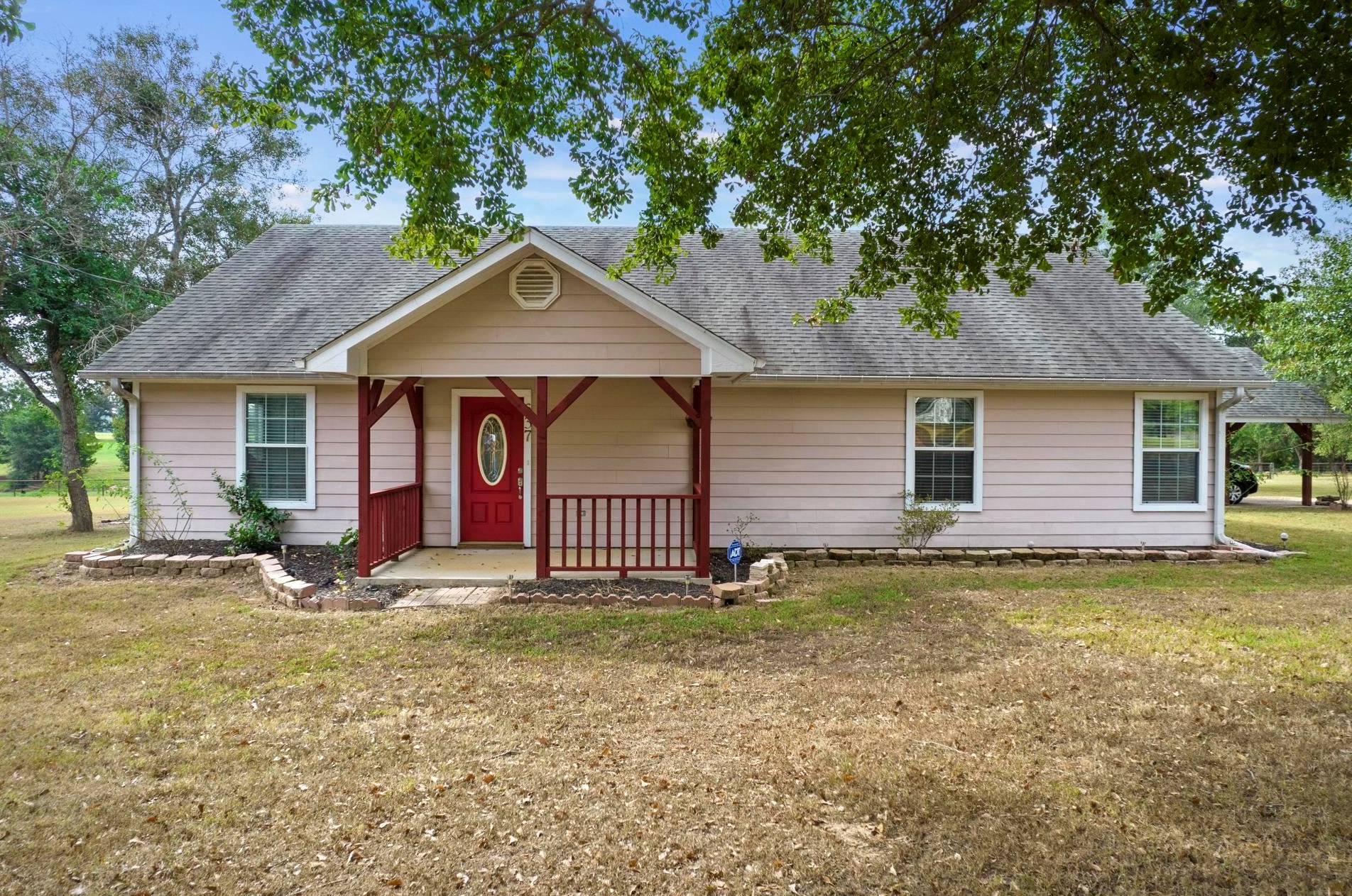 637 Jefferson St, Faker, TX 75686-1452