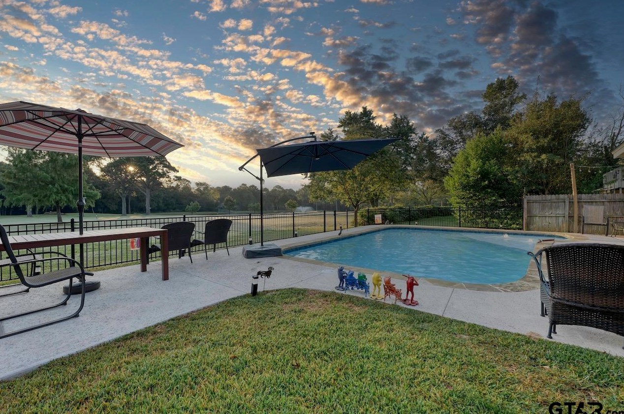 233 Fairlawn Dr, Hide A Way, TX 75771-5023
