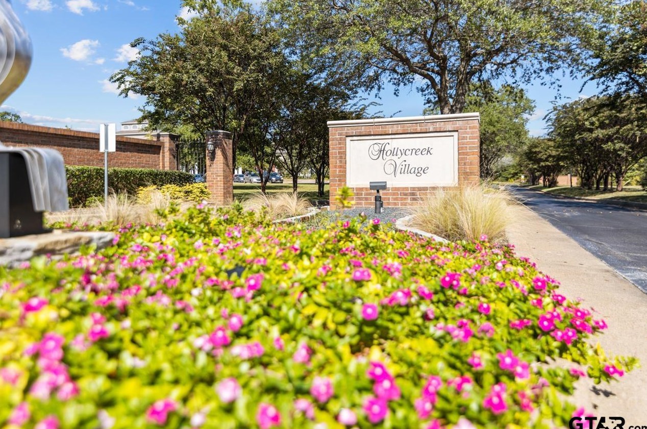5809 Hollybrook Dr, Tyler, TX 75703-3393