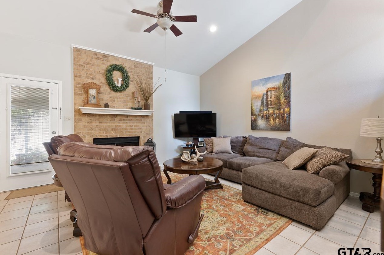 2502 Villa Ct, Tyler, TX 75703-1942