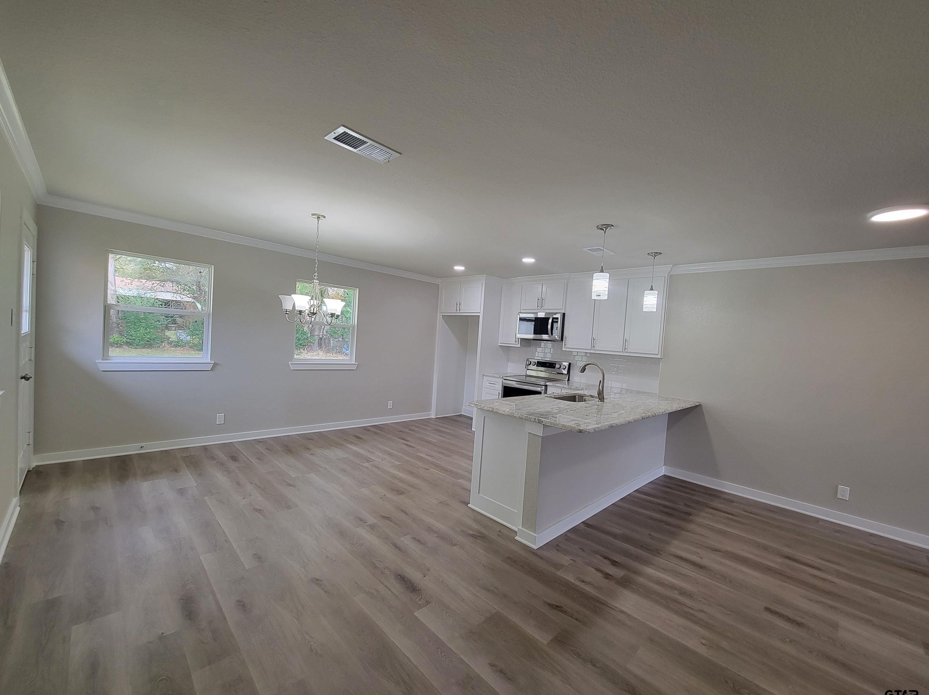 1525 Charlotte Dr, Tyler TX  75702-2620 exterior