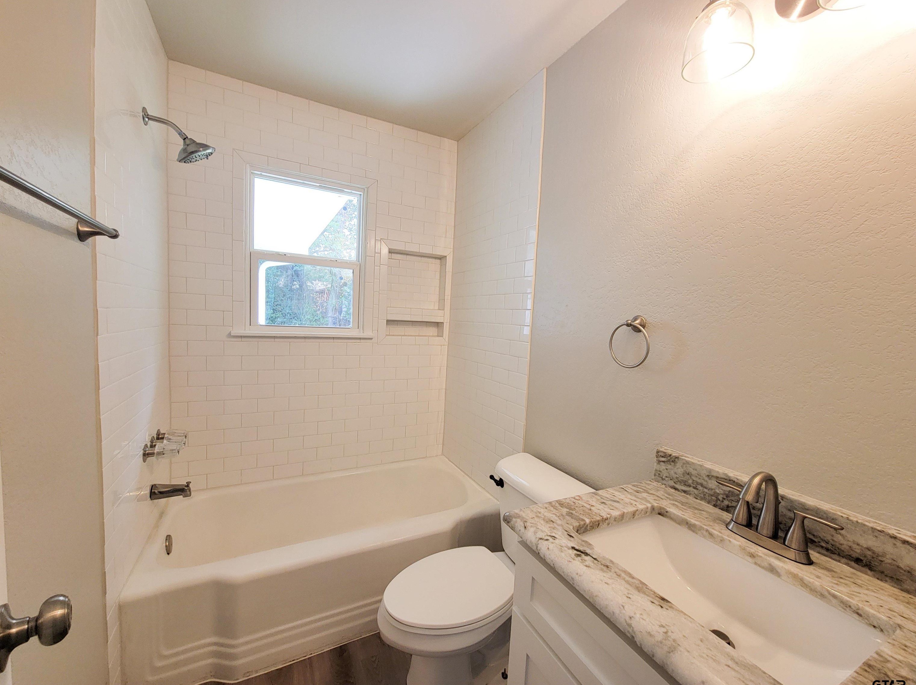 1525 Charlotte Dr, Tyler TX  75702-2619 exterior