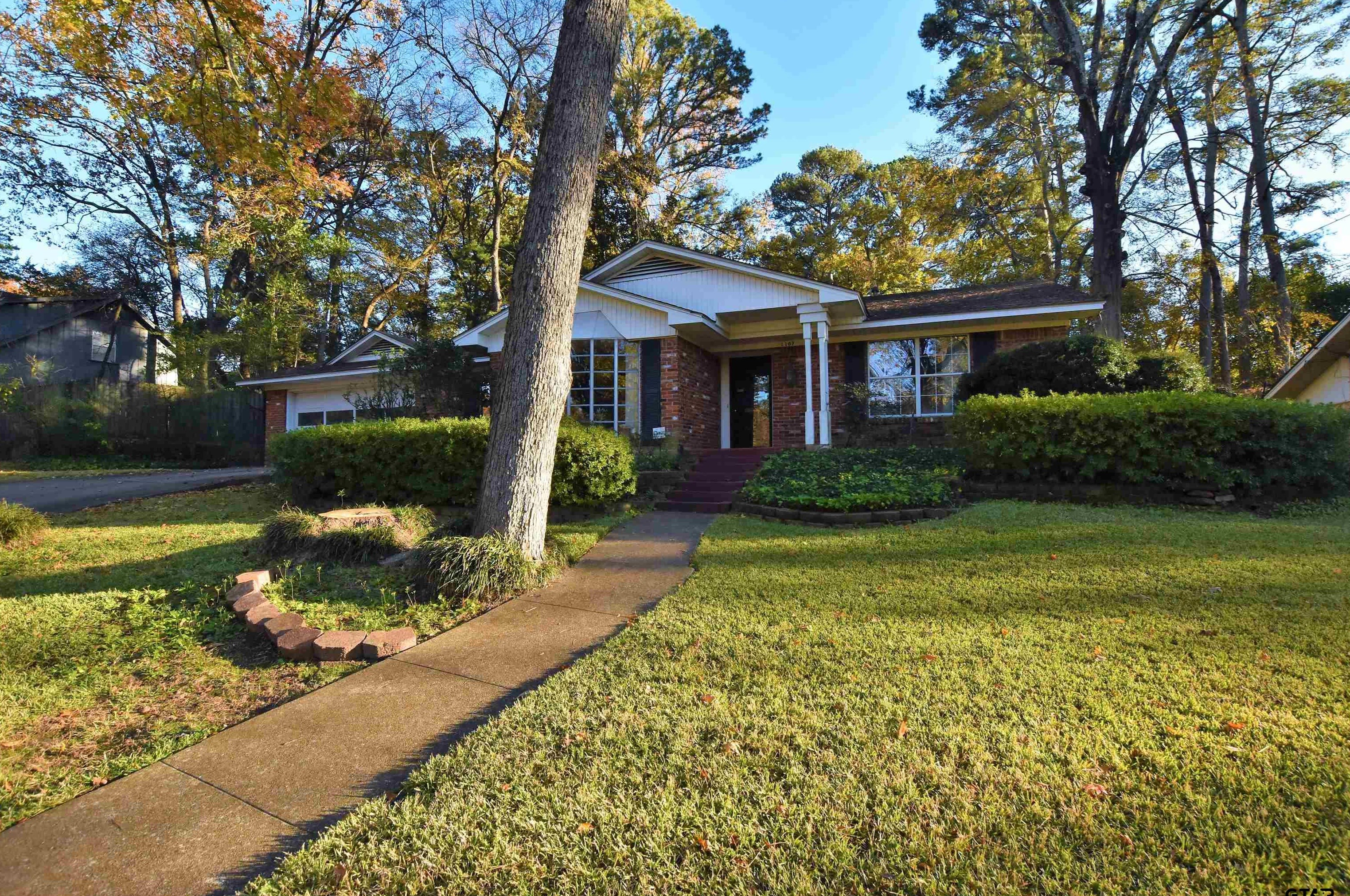 1107 Amherst Dr, Tyler, TX 75701-9039