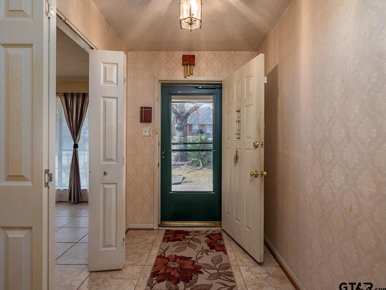 9326 Londonderry Dr, Tyler, TX 75703-5330