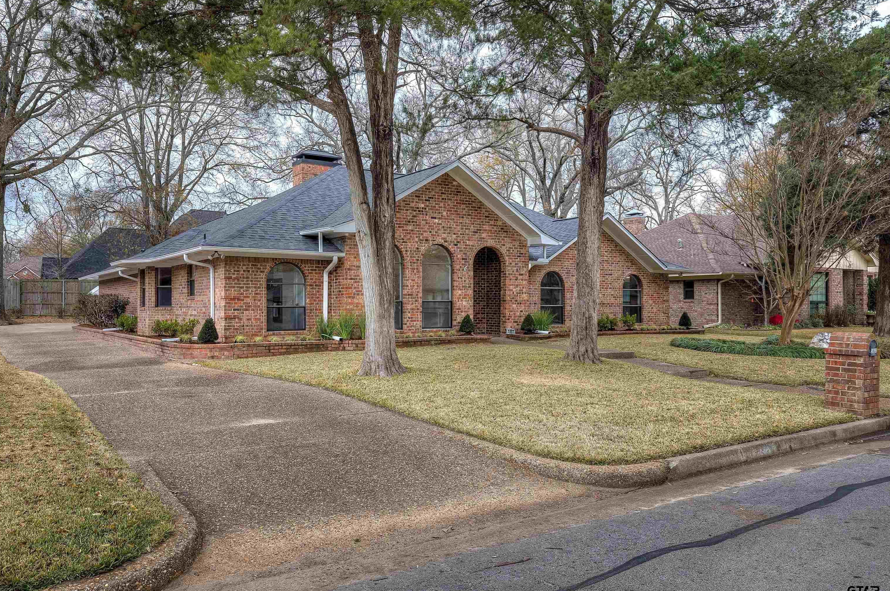 5807 Plantation Dr, Tyler, TX 75703-5669