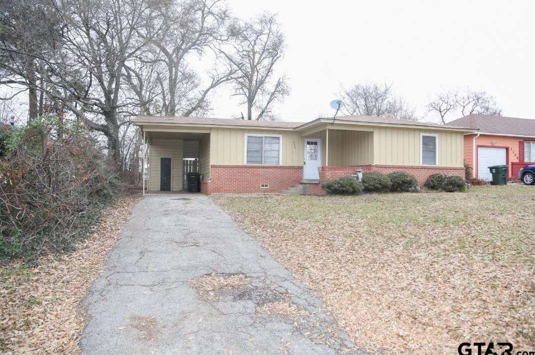 2304 Plume Dr, Tyler, TX 75703-1717