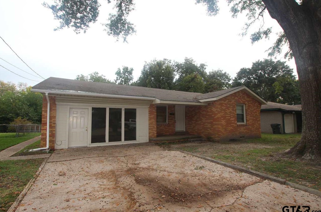 2330 Pleasant Dr, Tyler TX  75701-5908 exterior