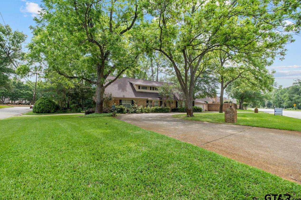 3208 Sunnybrook Dr, Tyler, TX 75701-7806