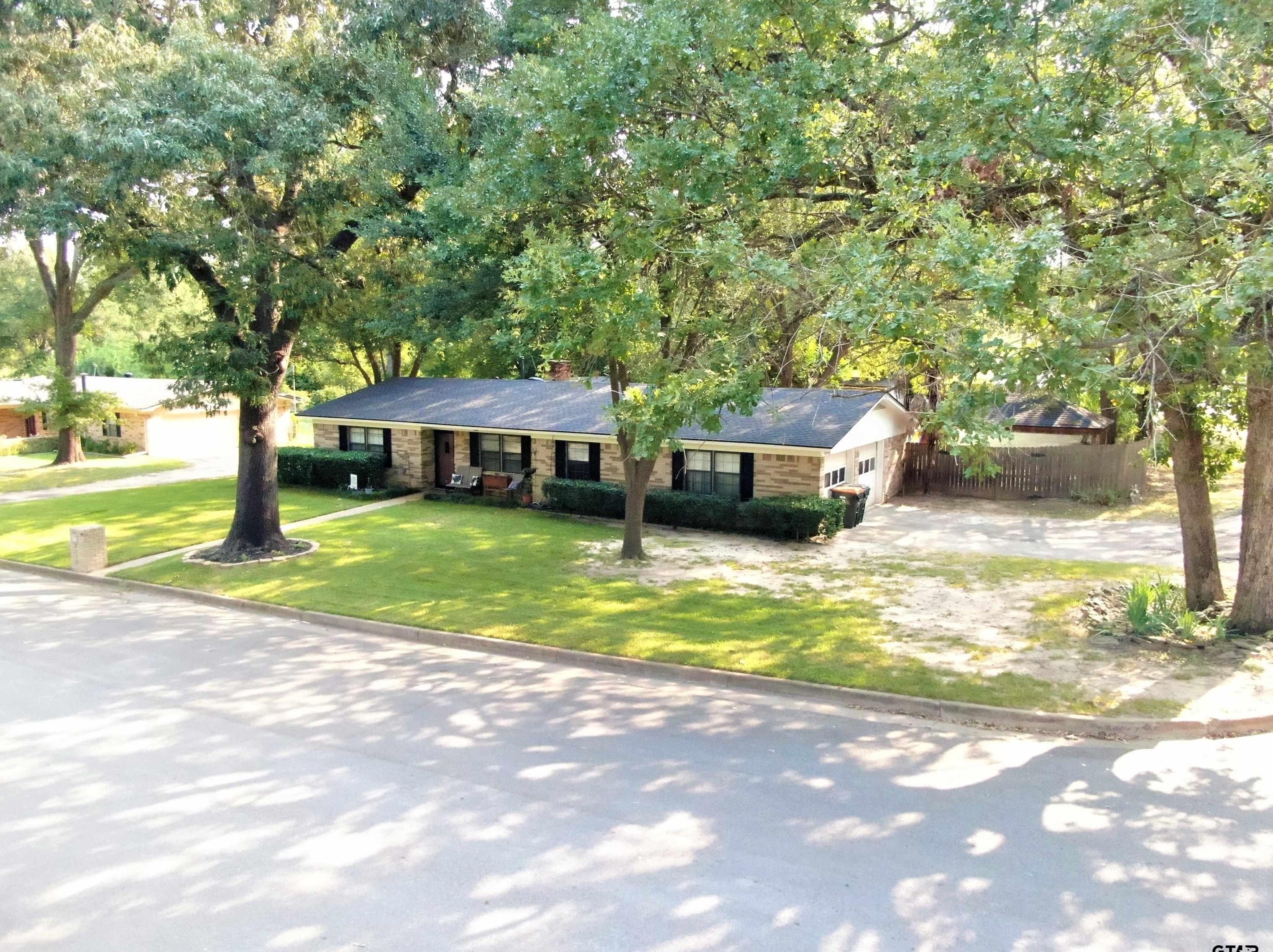8132 Jewell Ln, Tyler, TX 75703-4825