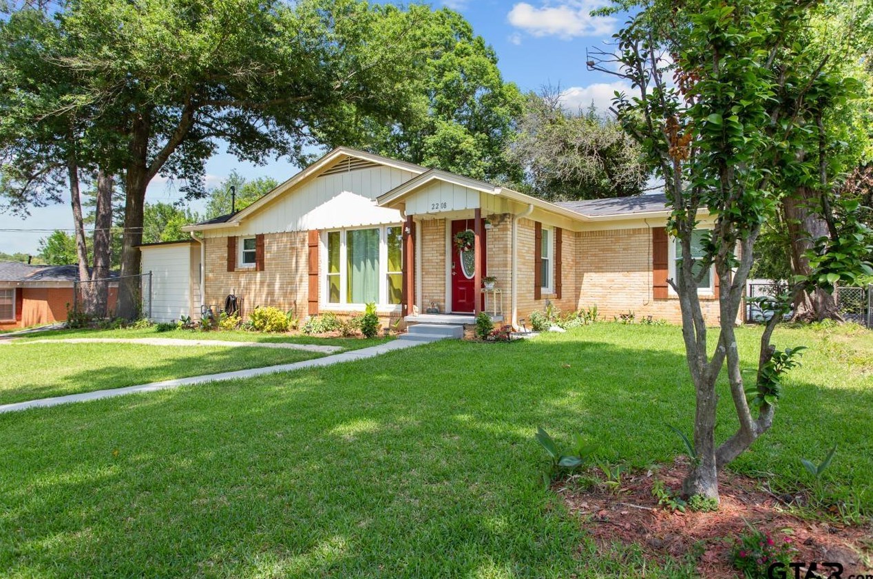 2208 Sampson Pl, Tyler, TX 75701-6245