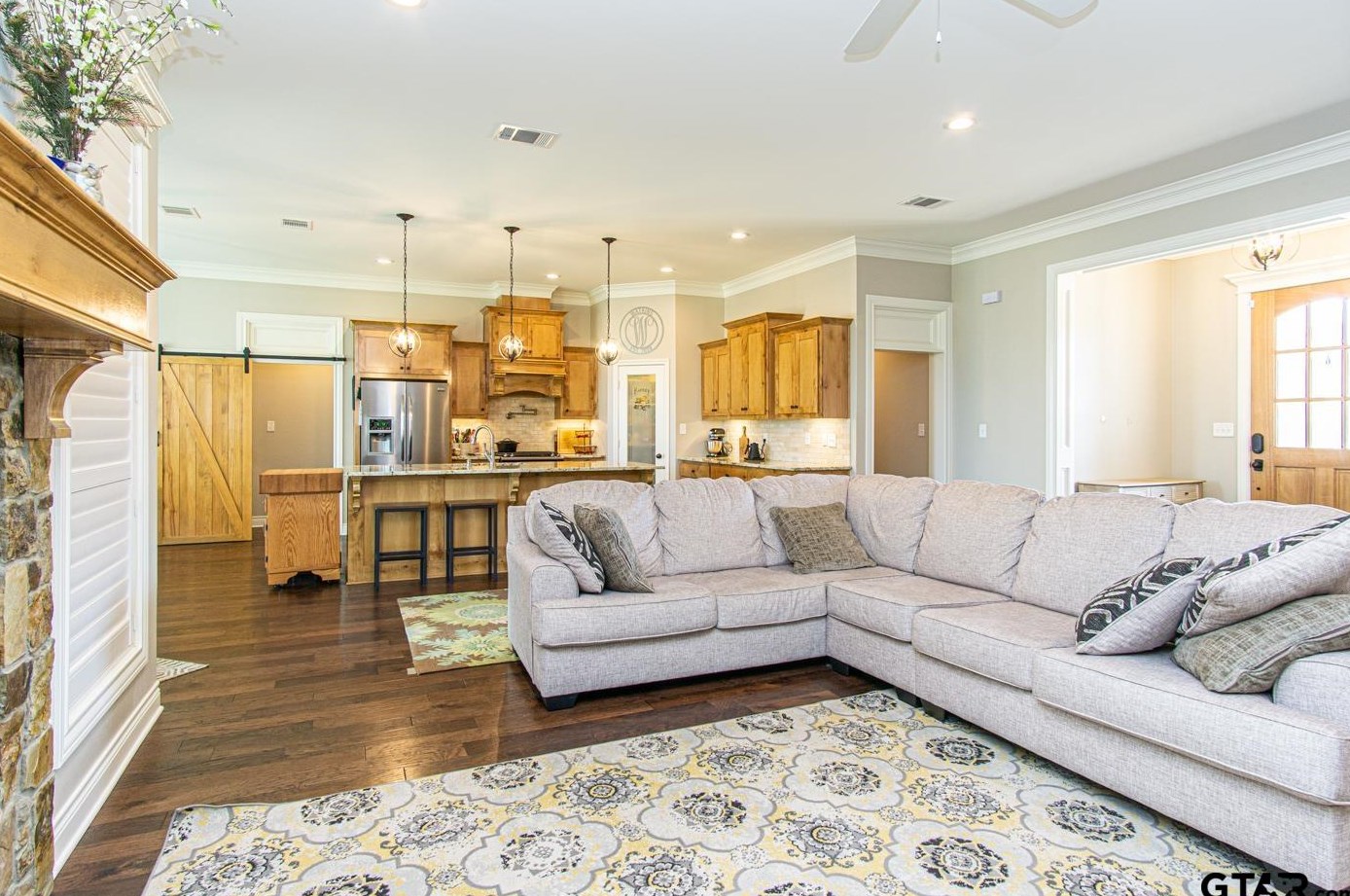 1502 Sugar Hl, Hide A Way, TX 75771-2646
