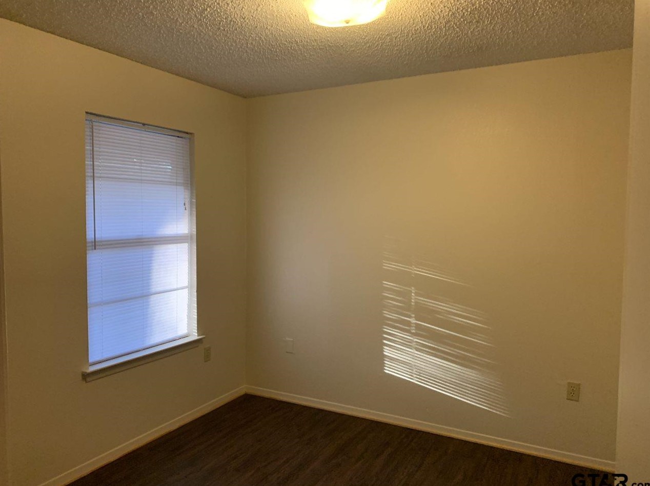404 N Rainbow Dr, Whitehouse, TX 75791
