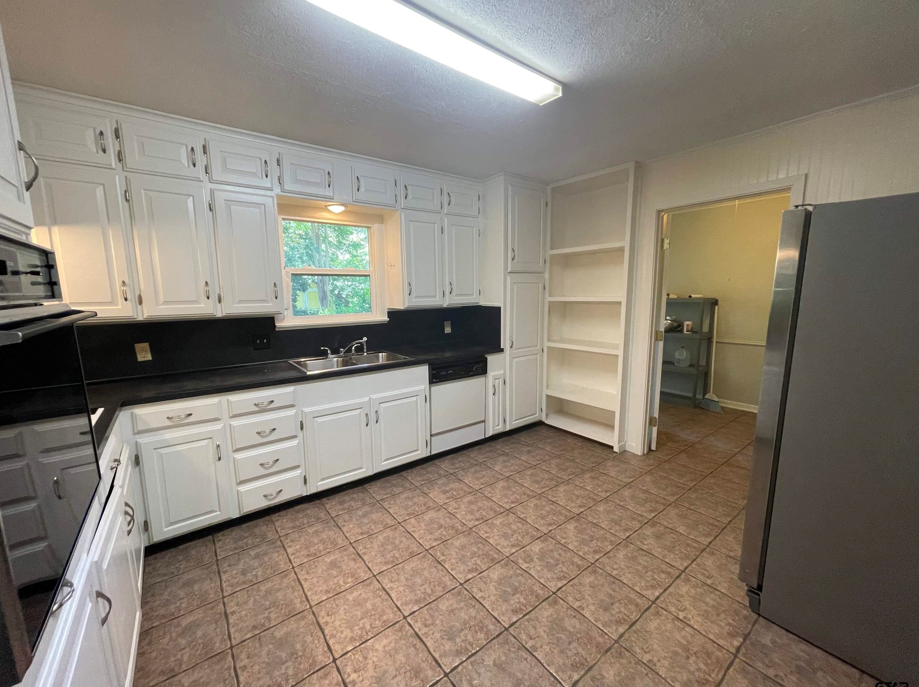 319 E Amherst Dr, Tyler, TX 75701