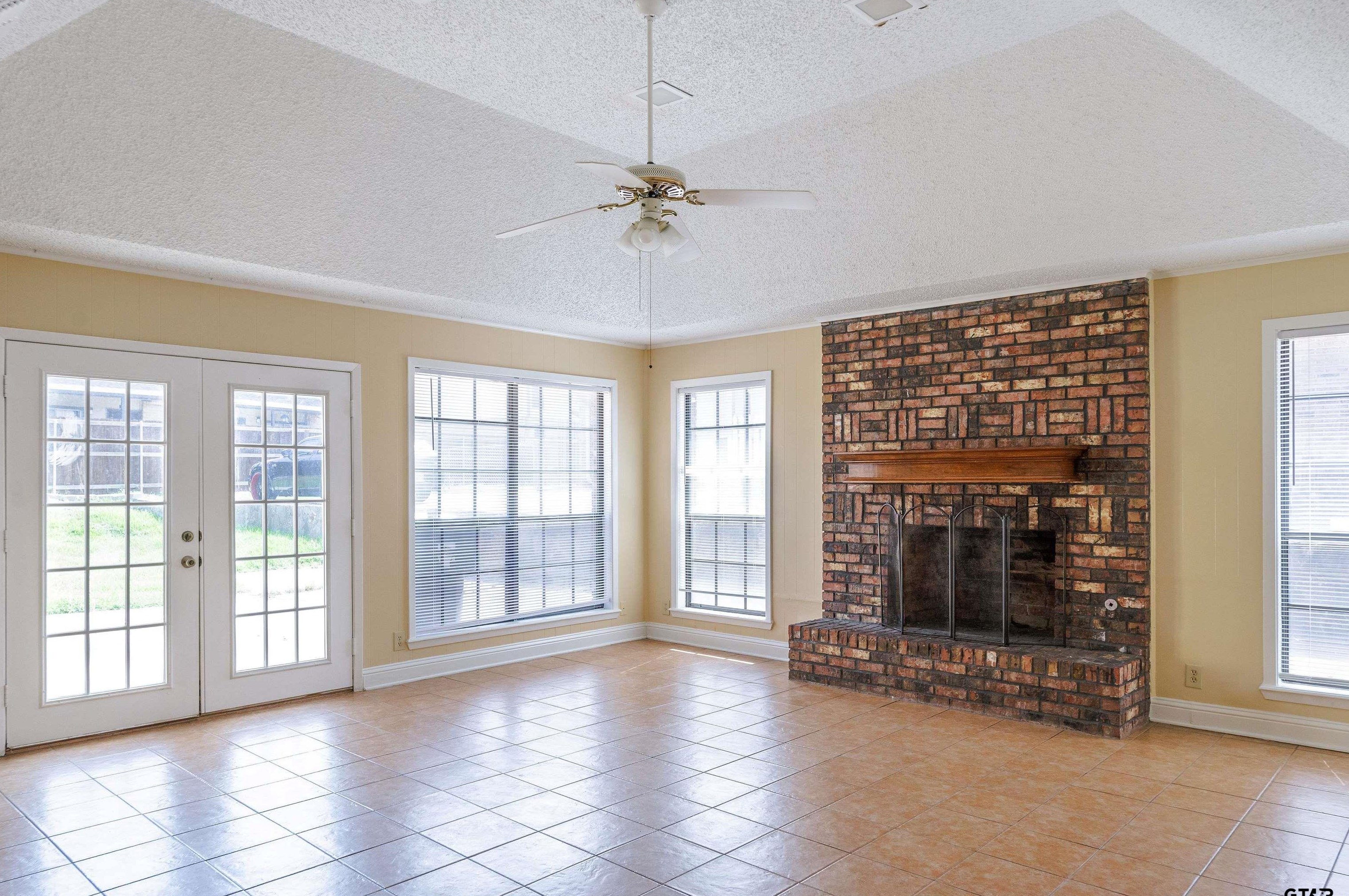 1614 Timber Creek Dr, Tyler TX  75703-4003 exterior
