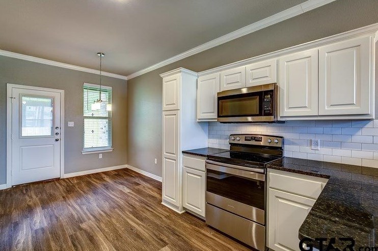 1714 Pinecrest Dr, Tyler TX  75701-5037 exterior