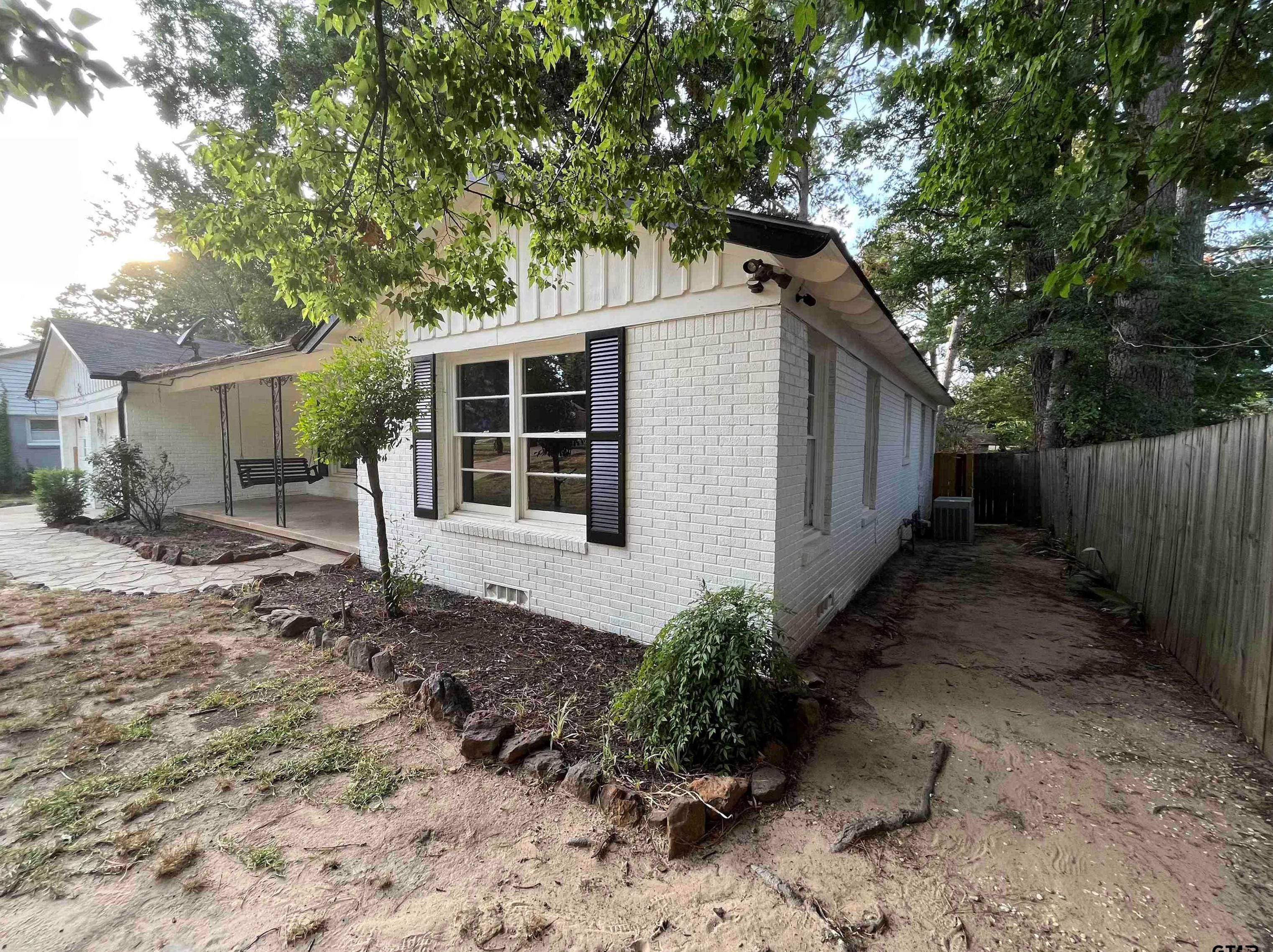 1223 S Azalea Dr, Tyler, TX 75701