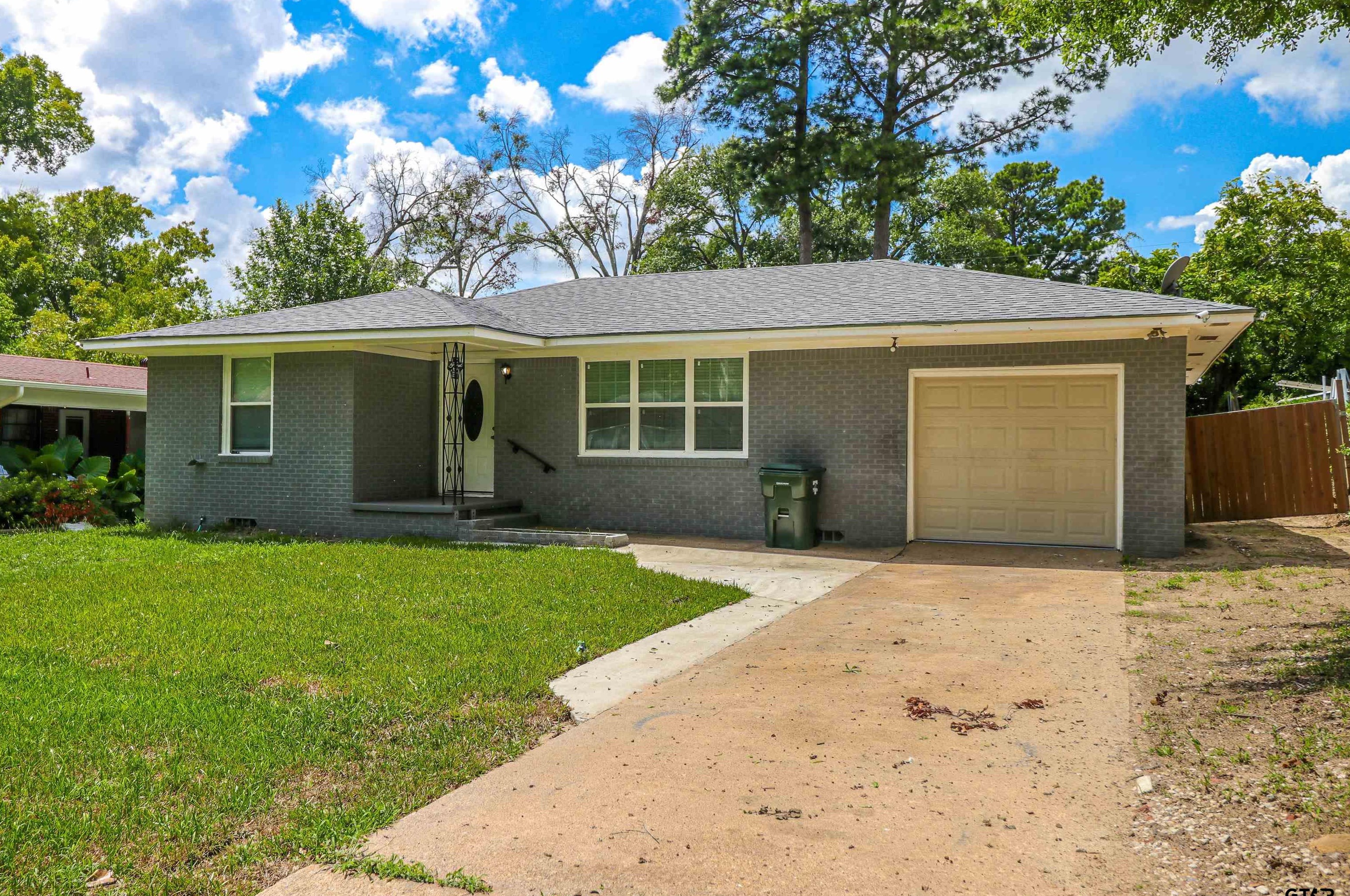 2034 Baker Dr, Tyler, TX 75702