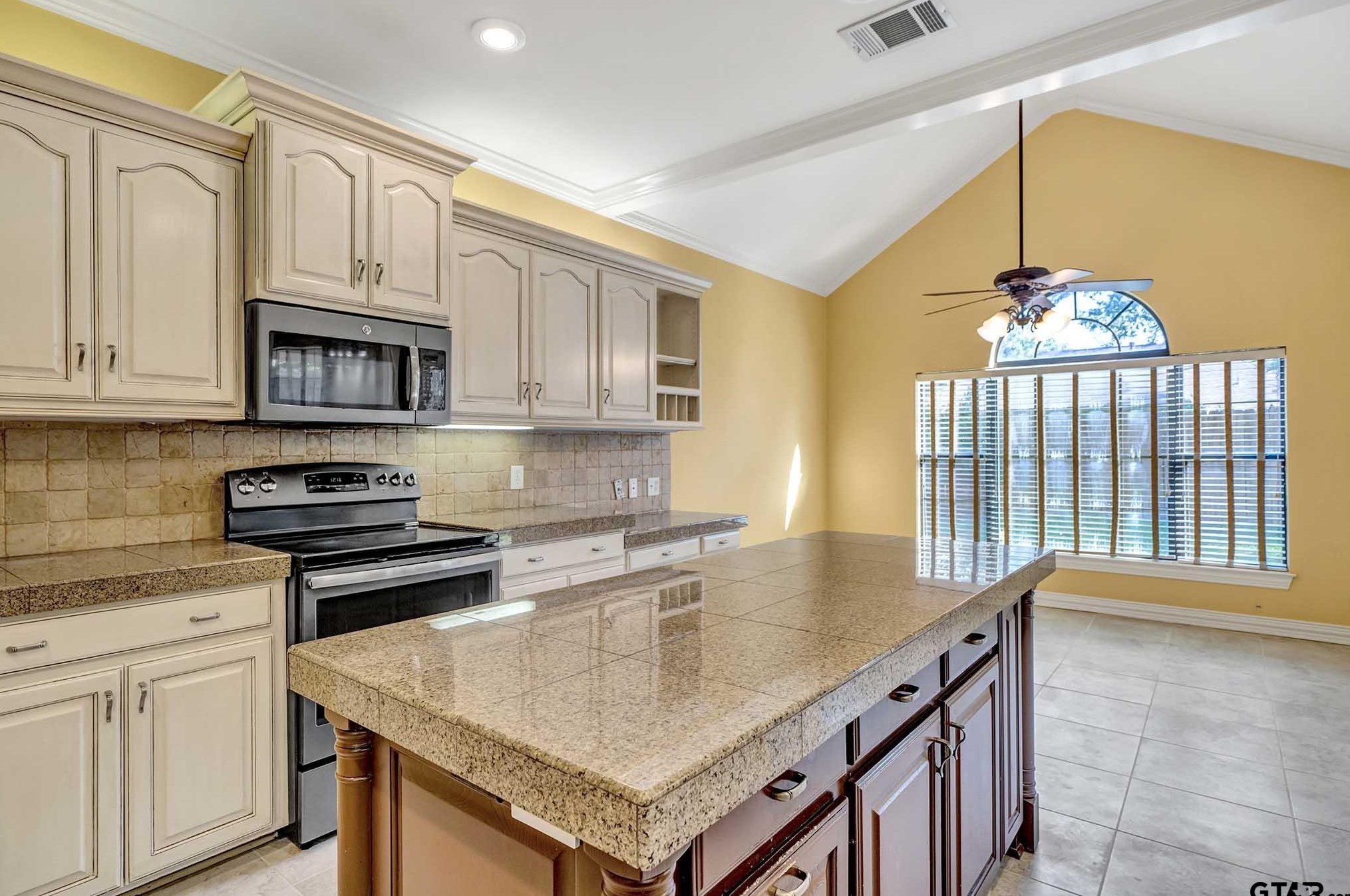 1202 Parkview Dr, Tyler, TX 75703-3474