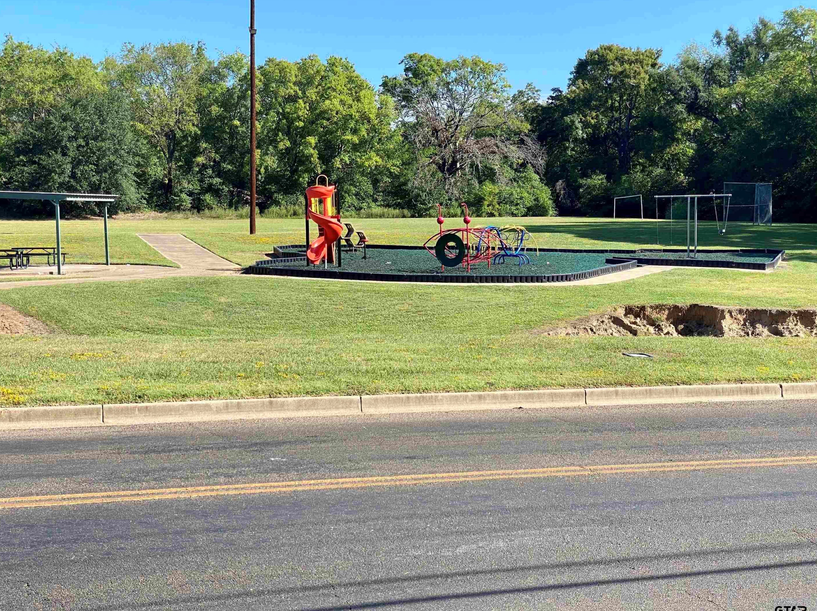 300 Birdsong St, Longview, TX 75602-3206