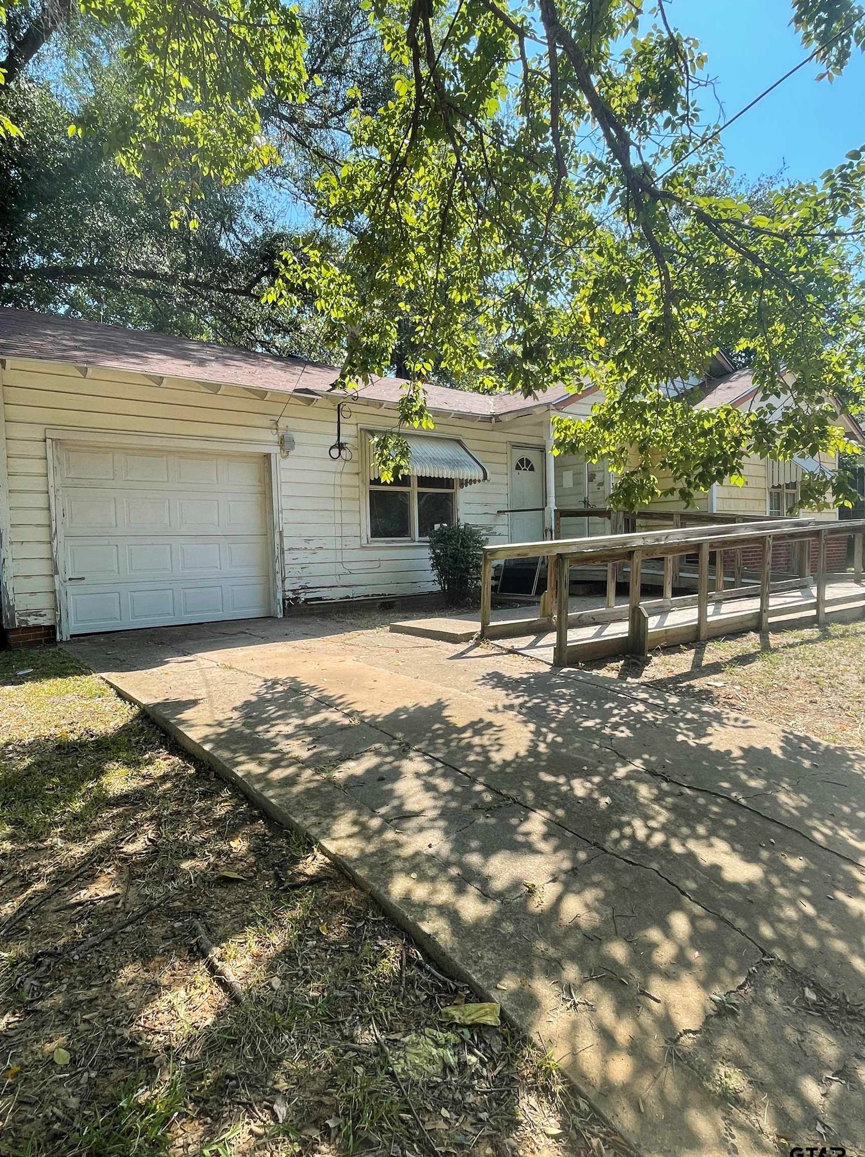 913 Bellaire Dr, Tyler, TX 75702-3804
