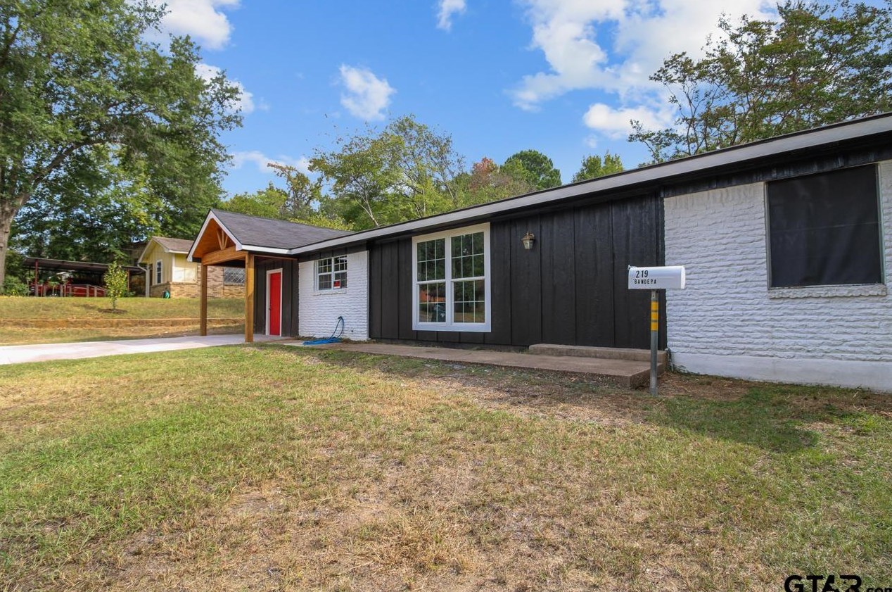 219 Bandera Dr, Tyler, TX 75702-4908