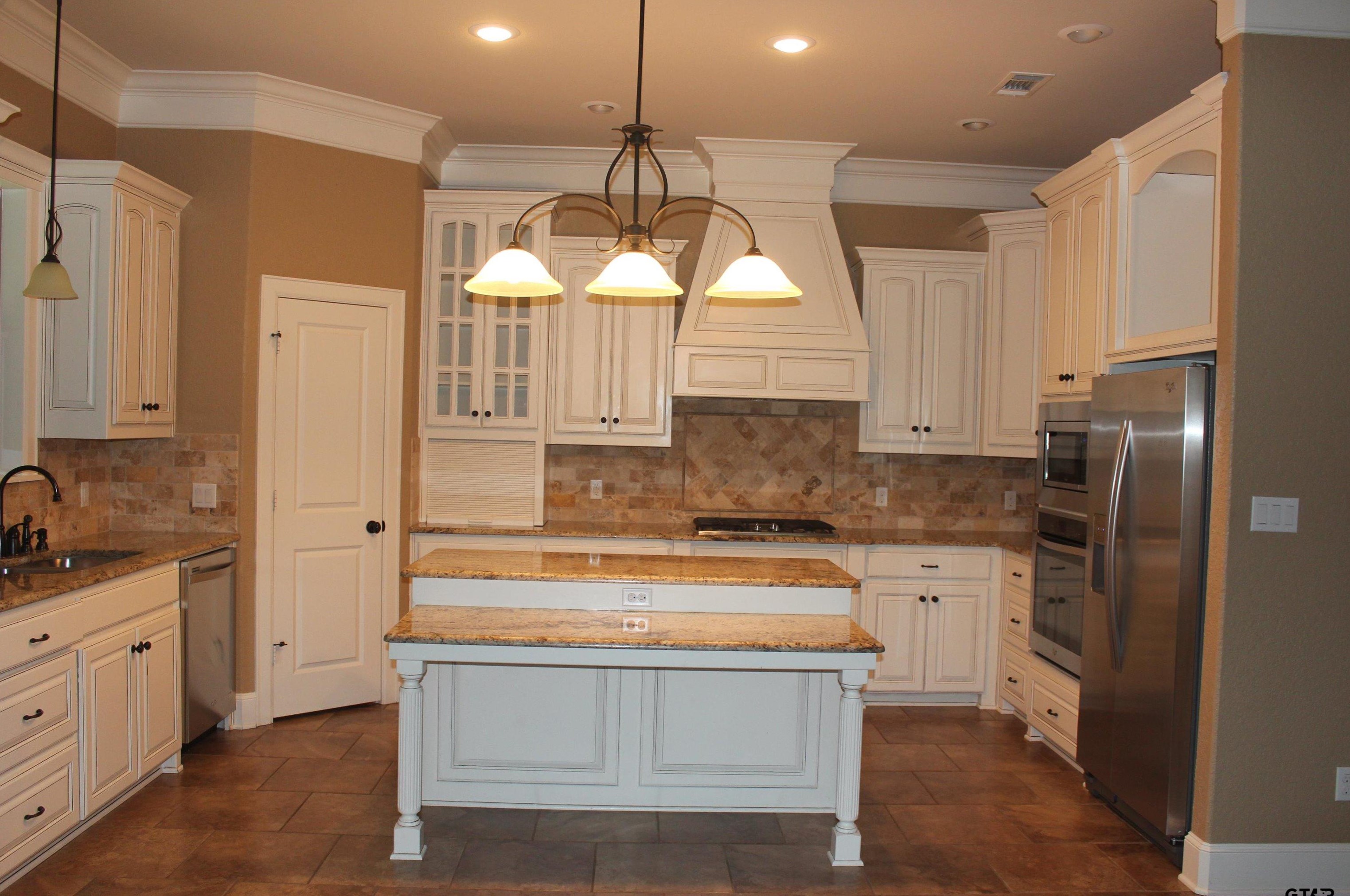 5604 Hollytree Dr, Tyler TX  75703-3437 exterior