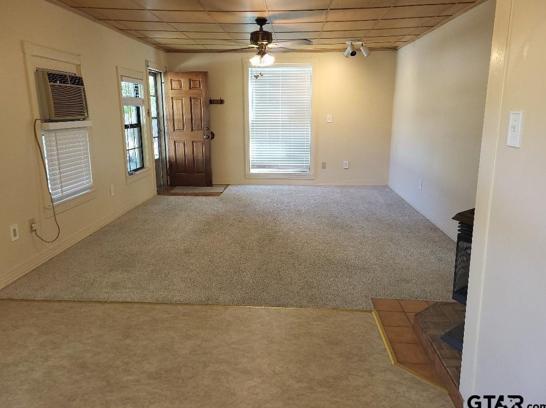 711 Wood St, Gladewater, TX 75647