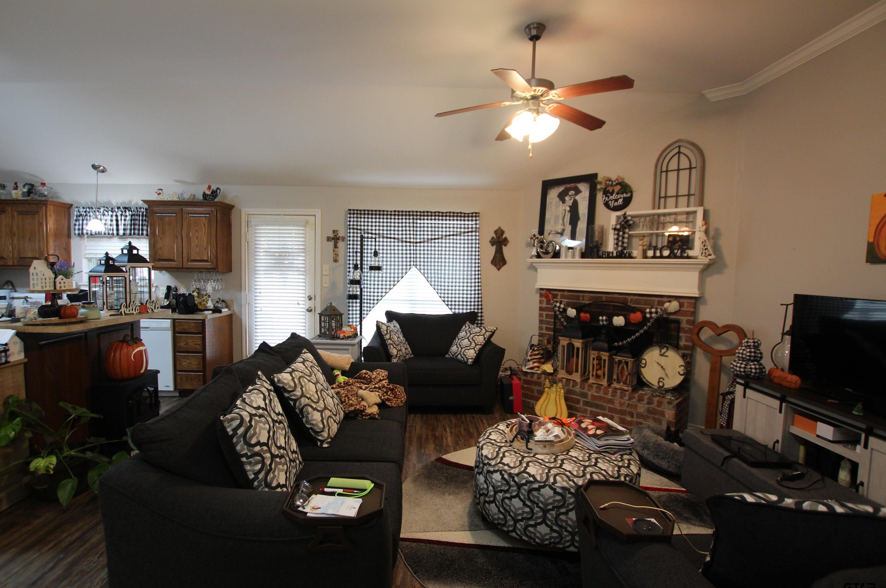 11204 Meadows Dr, Flint, TX 75762