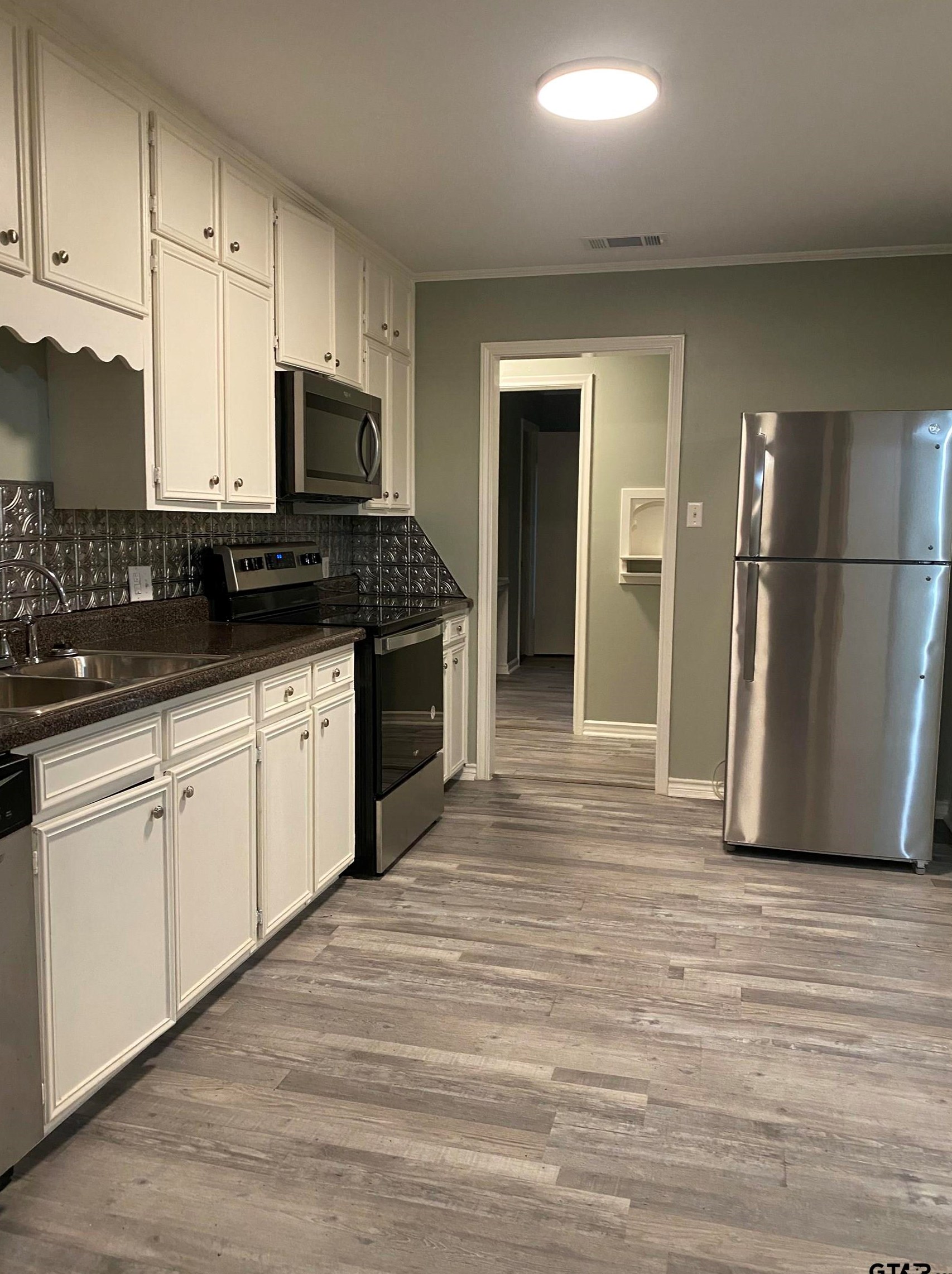 901 Cliff St, Oak Grove, TX 75783