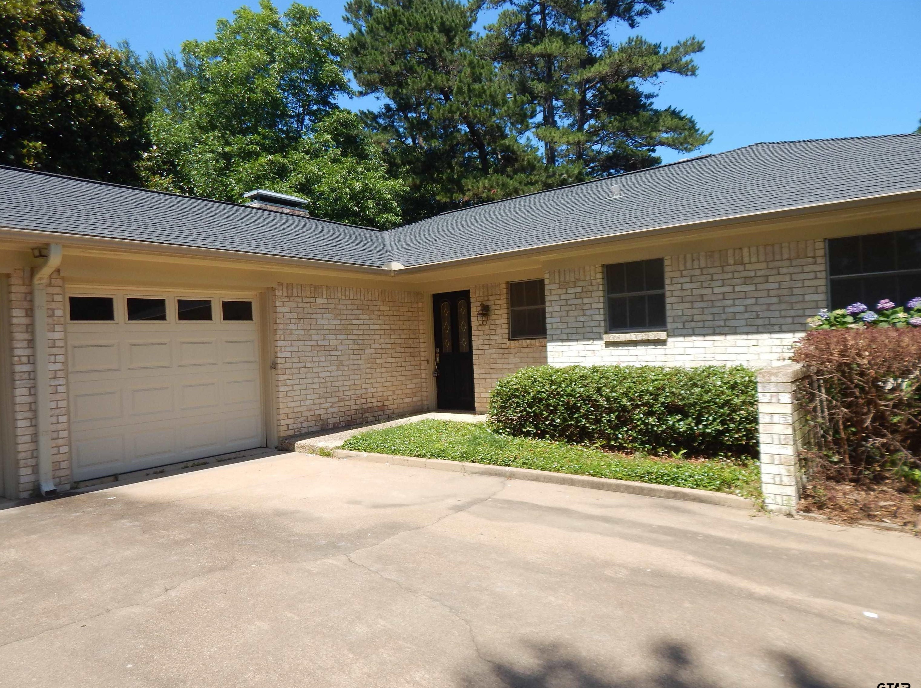 200 Baylor Dr, Tyler TX  75703-4703 exterior
