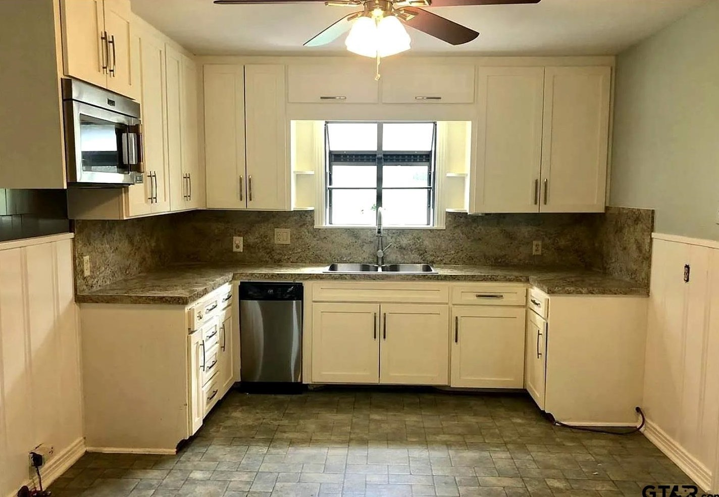 2022 Pinecrest Dr, Tyler TX  75701-6046 exterior