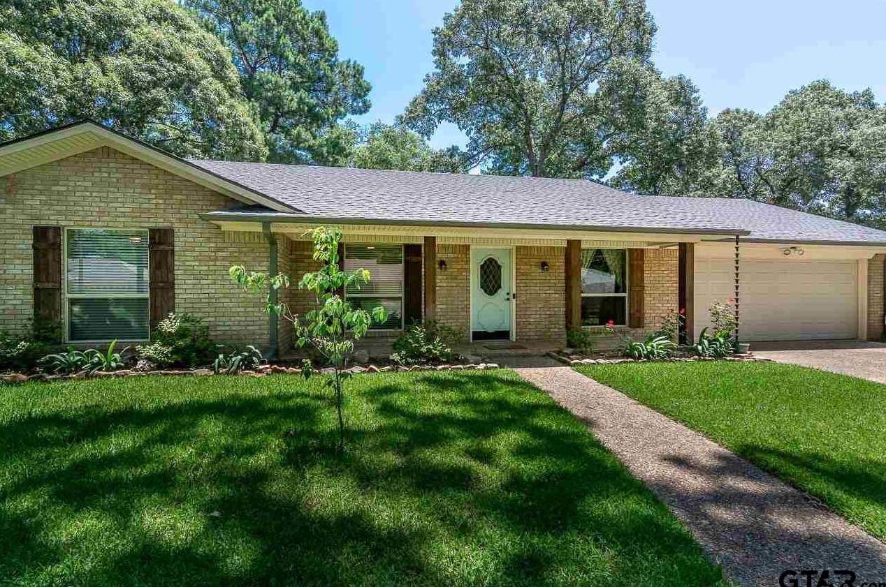8308 Oxford Dr, Tyler, TX 75703