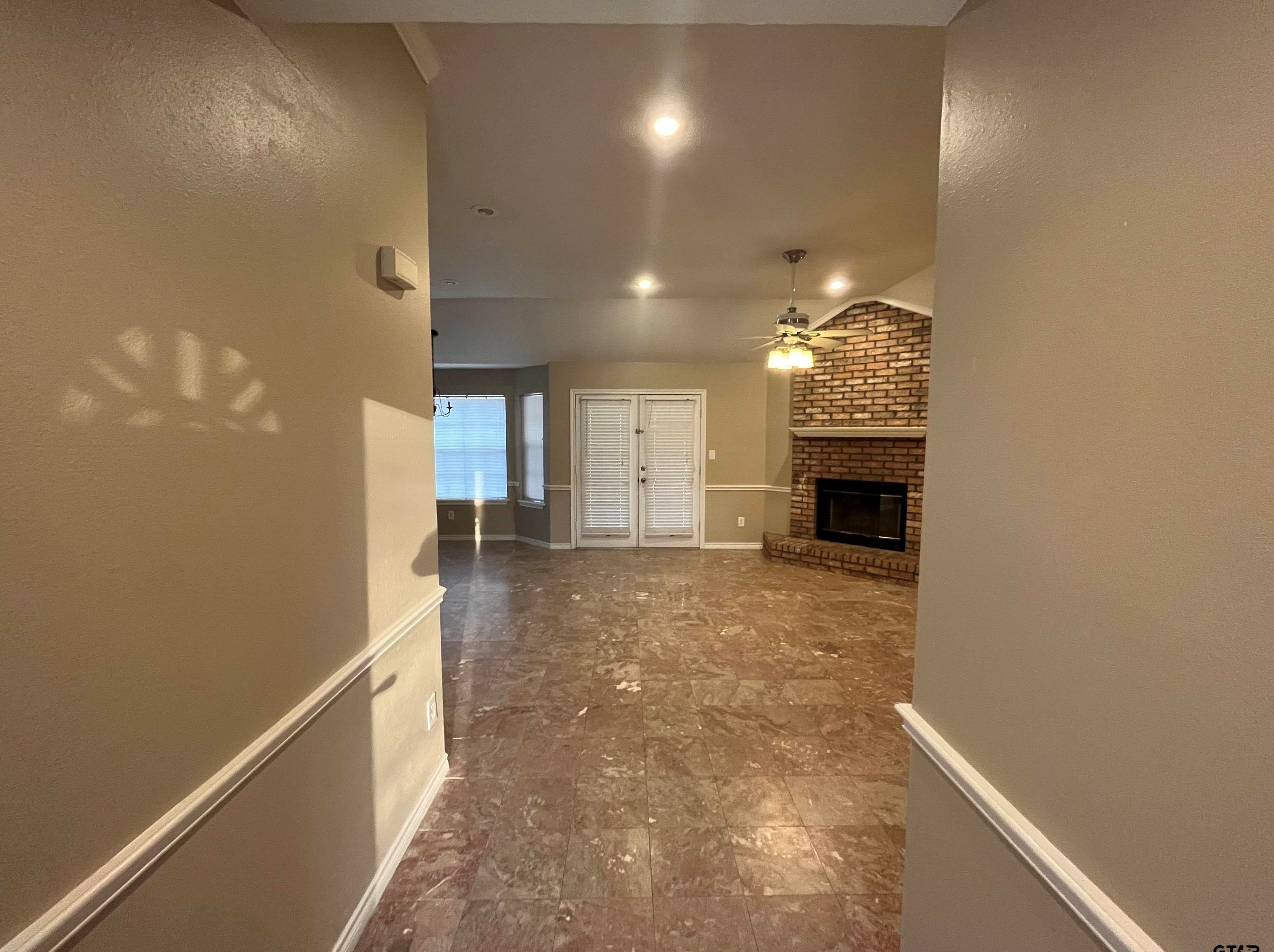 828 Silverwood, Chandler, TX 75758