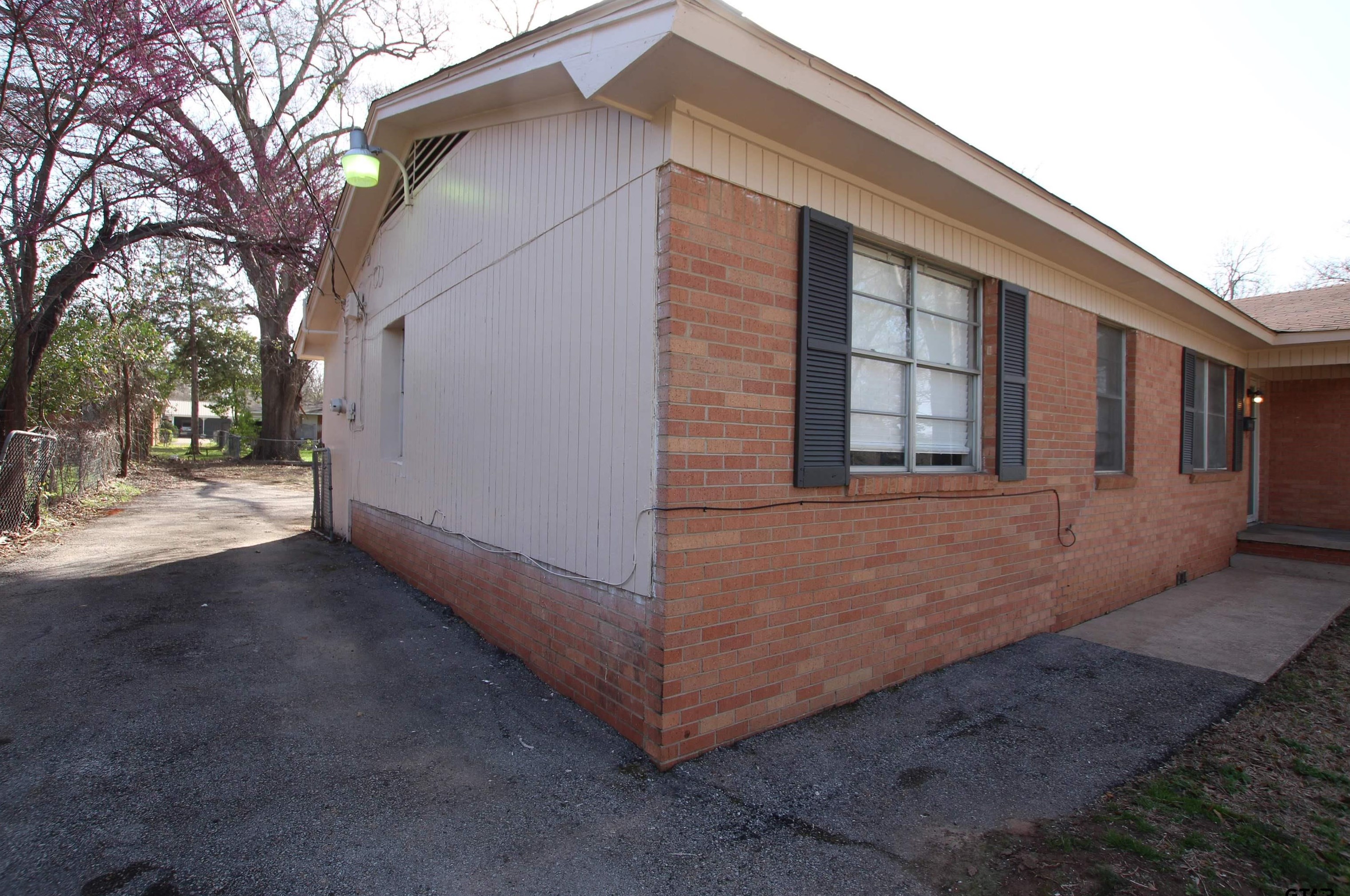 1505 Charlotte Dr, Tyler, TX 75702
