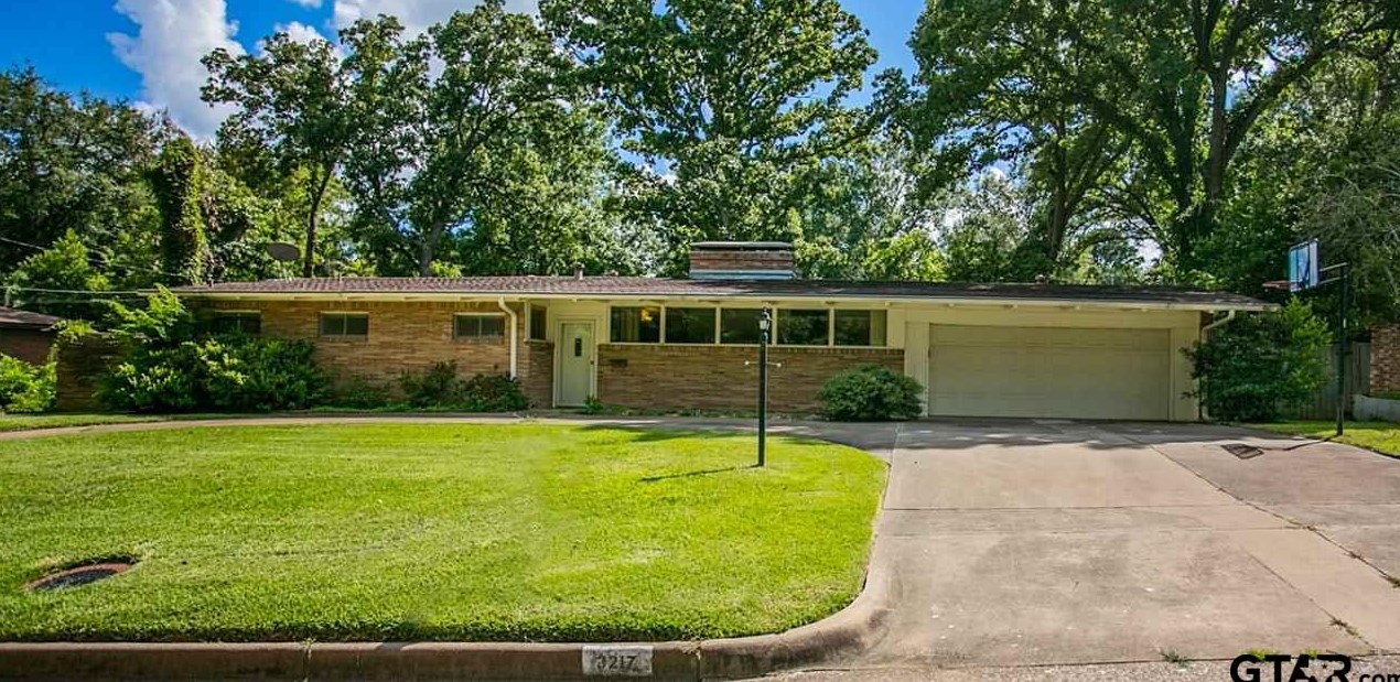 3217 Fernwood Dr, Tyler, TX 75701