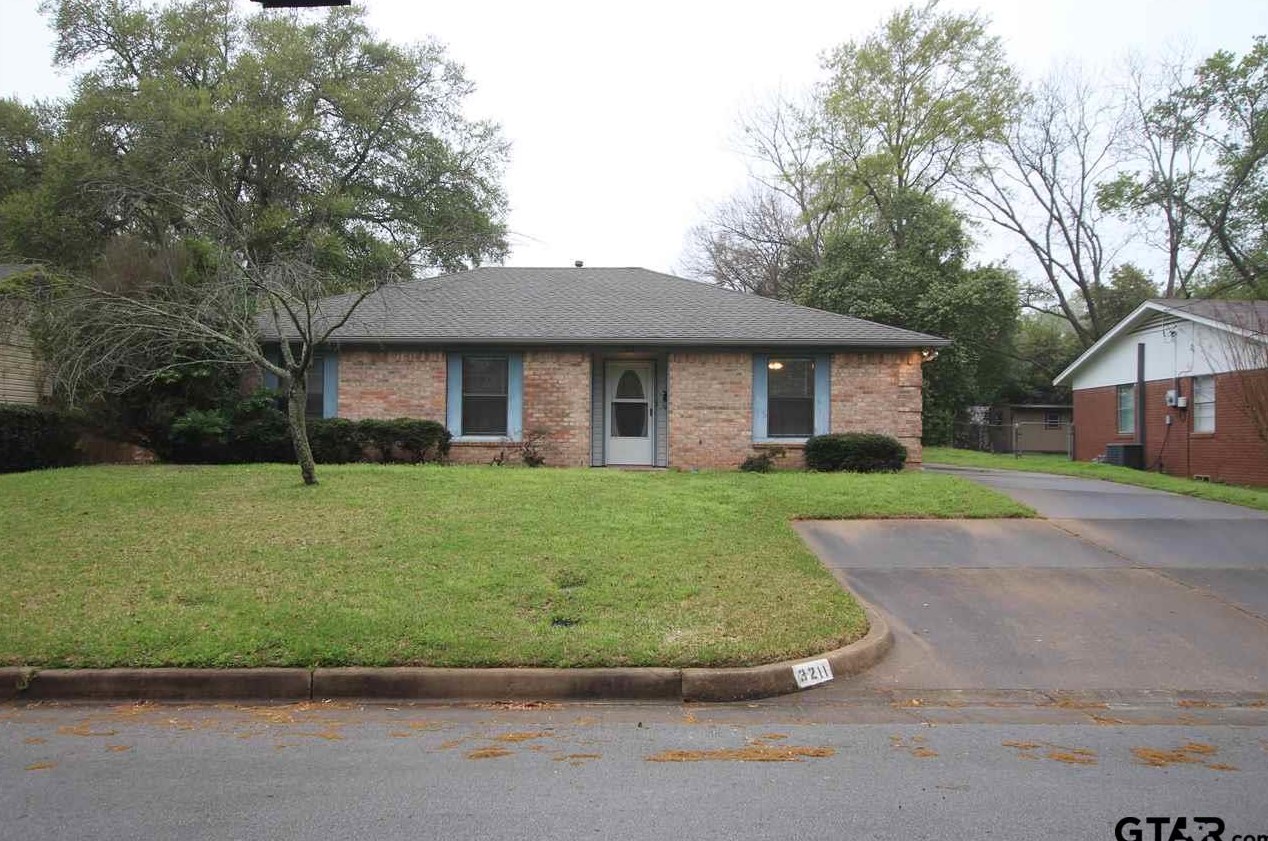 3211 S Donnybrook Ave, Tyler, TX 75701
