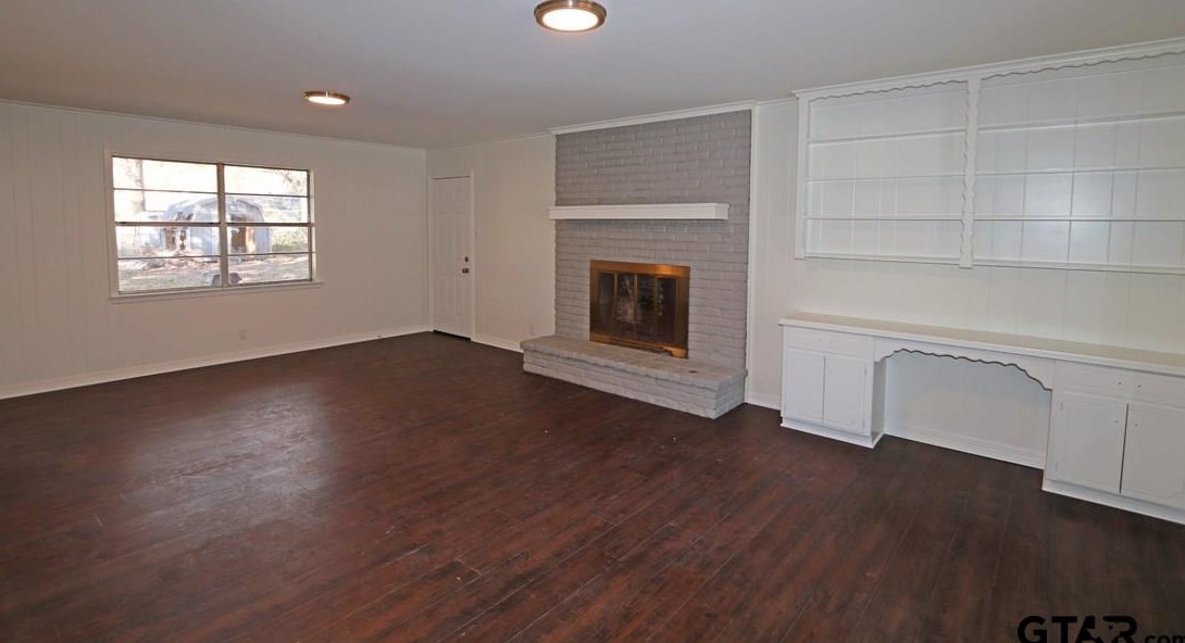 806 Neches Dr, Tyler TX  75702-8715 exterior