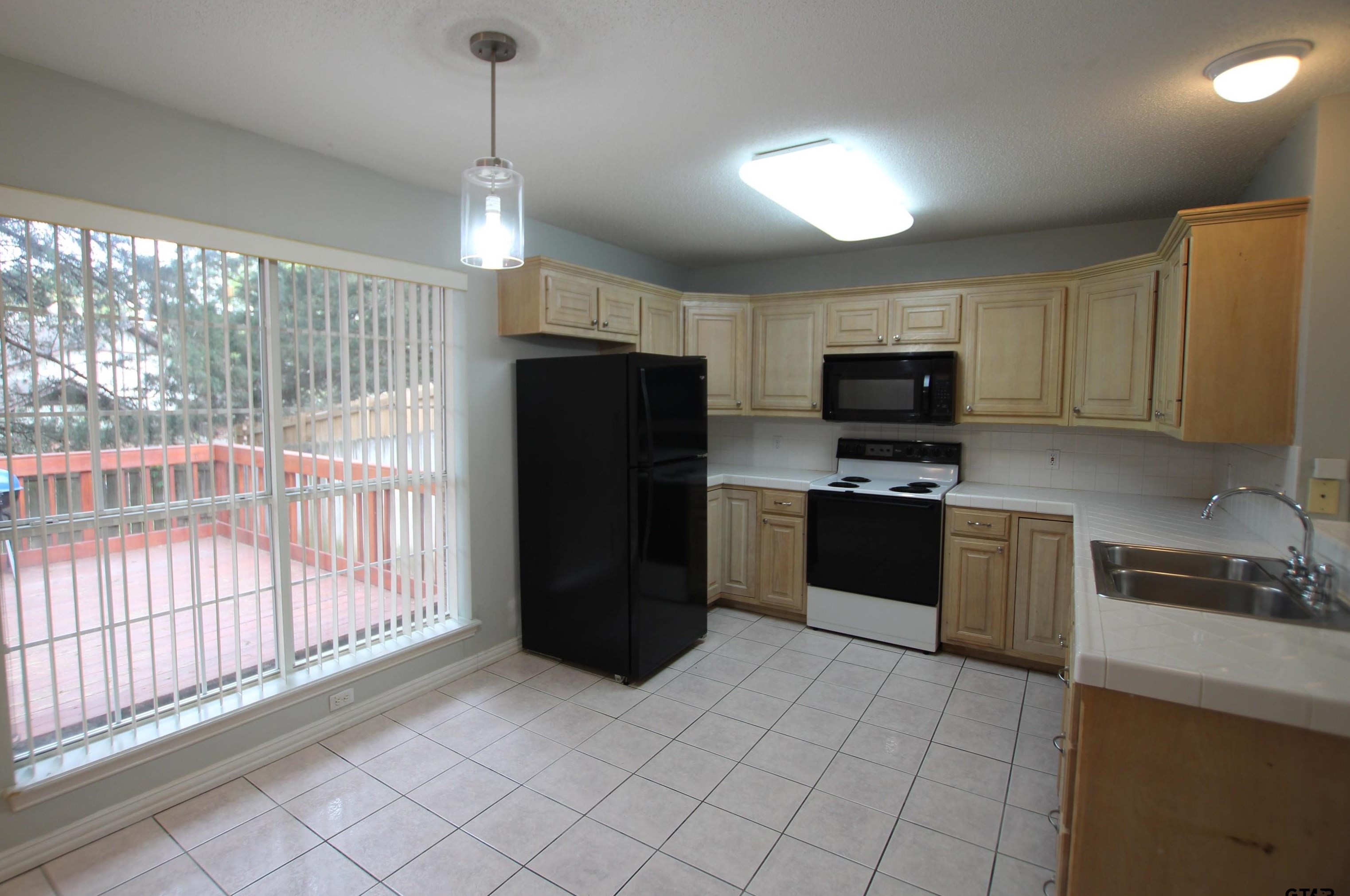 2011 Villa Ct, Tyler TX  75703-0019 exterior