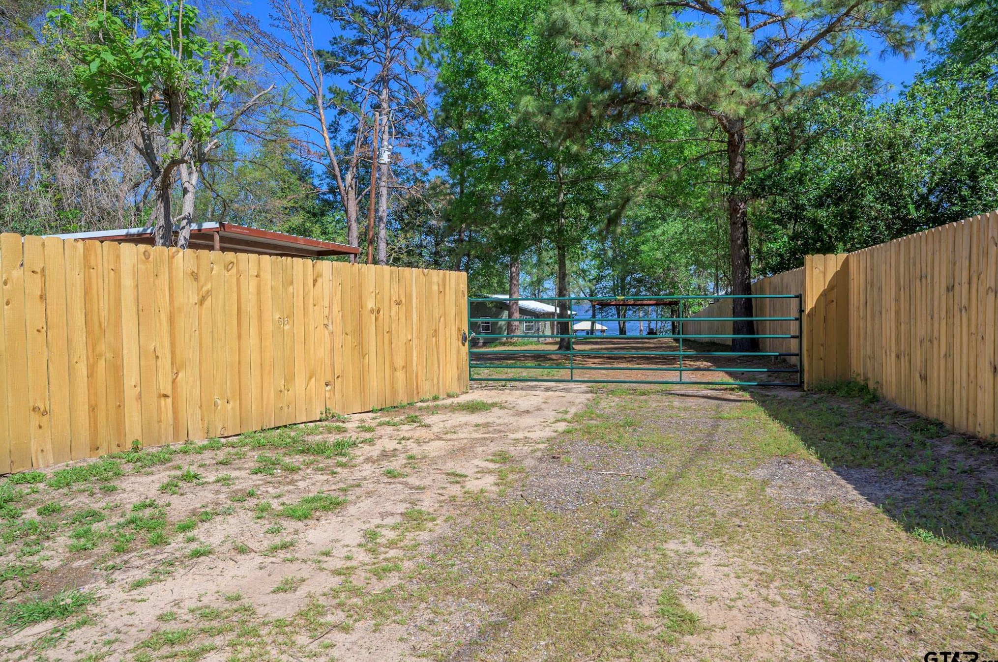 21171 Sand Jack Rd, Moore Station, TX 75770