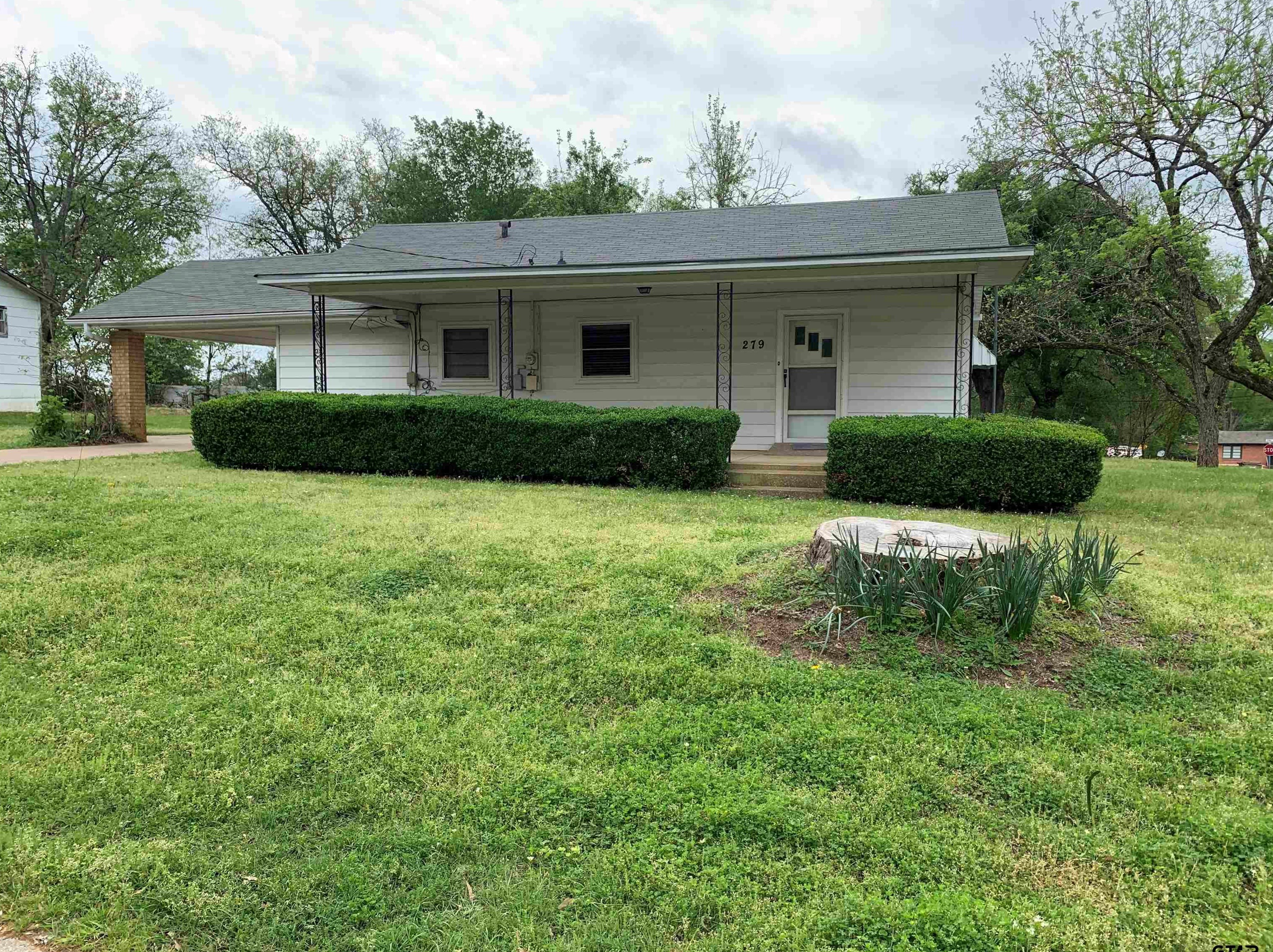 279 E Ayers St, Fincastle, TX 75763