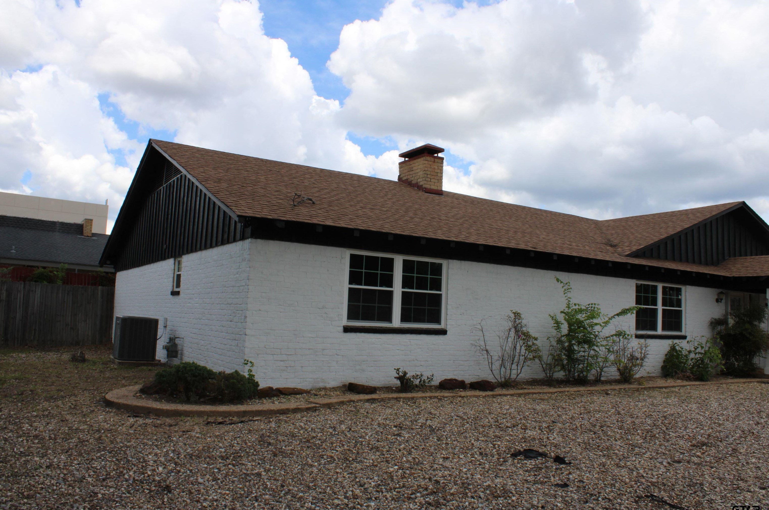 419 Holiday Ln, Tyler, TX 75703