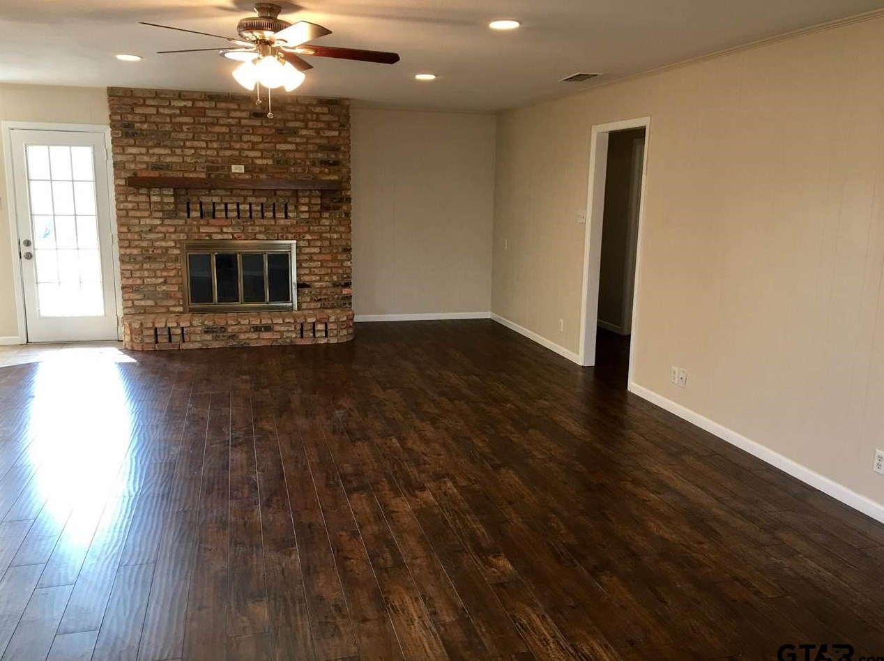1101 Balmoral Dr, Tyler TX  75703-1502 exterior