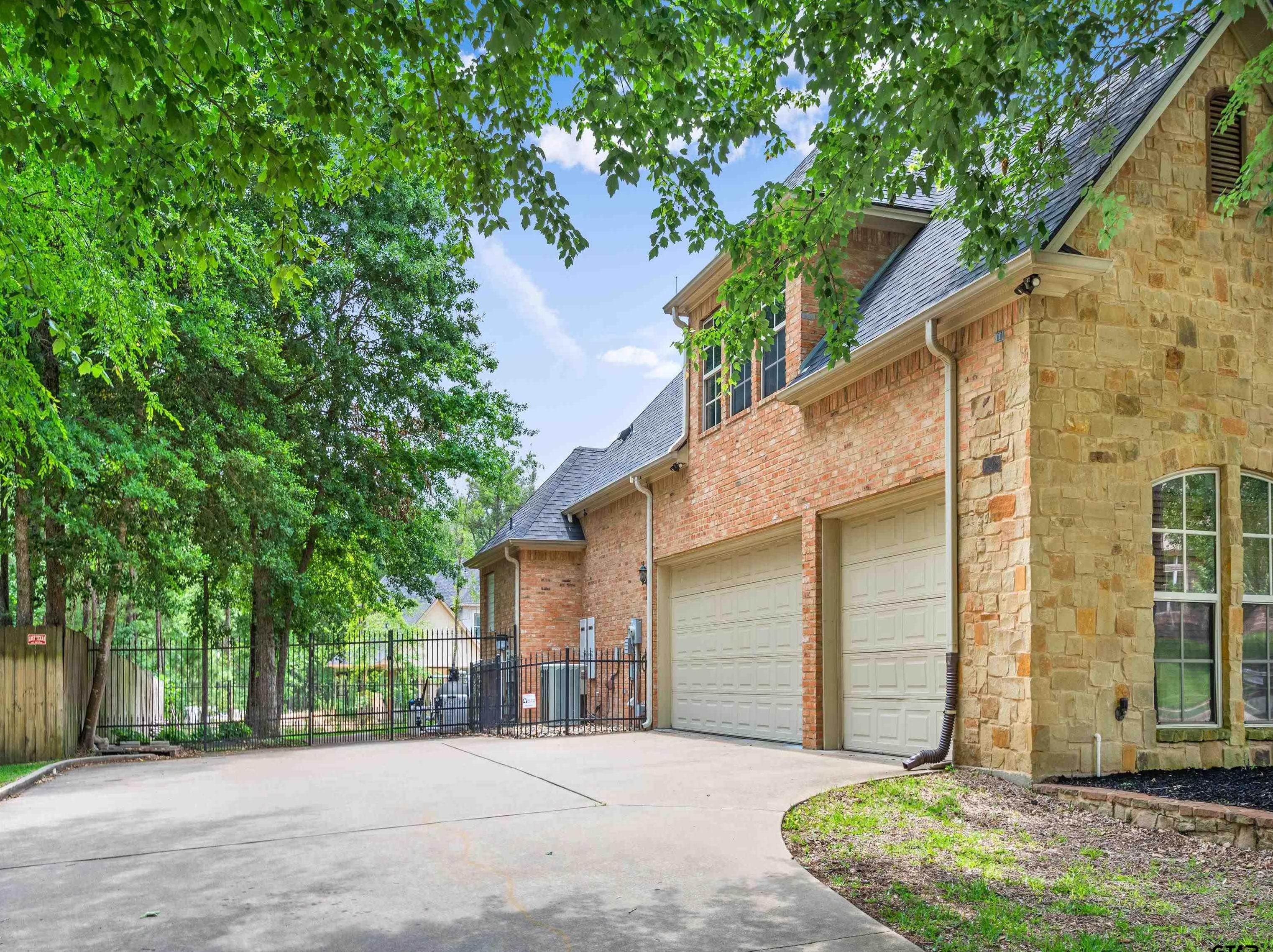 2110 Dueling Oaks Dr, Tyler, TX 75703-0311