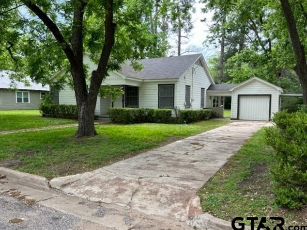 911 Wigley St, West Mineola, TX 75773