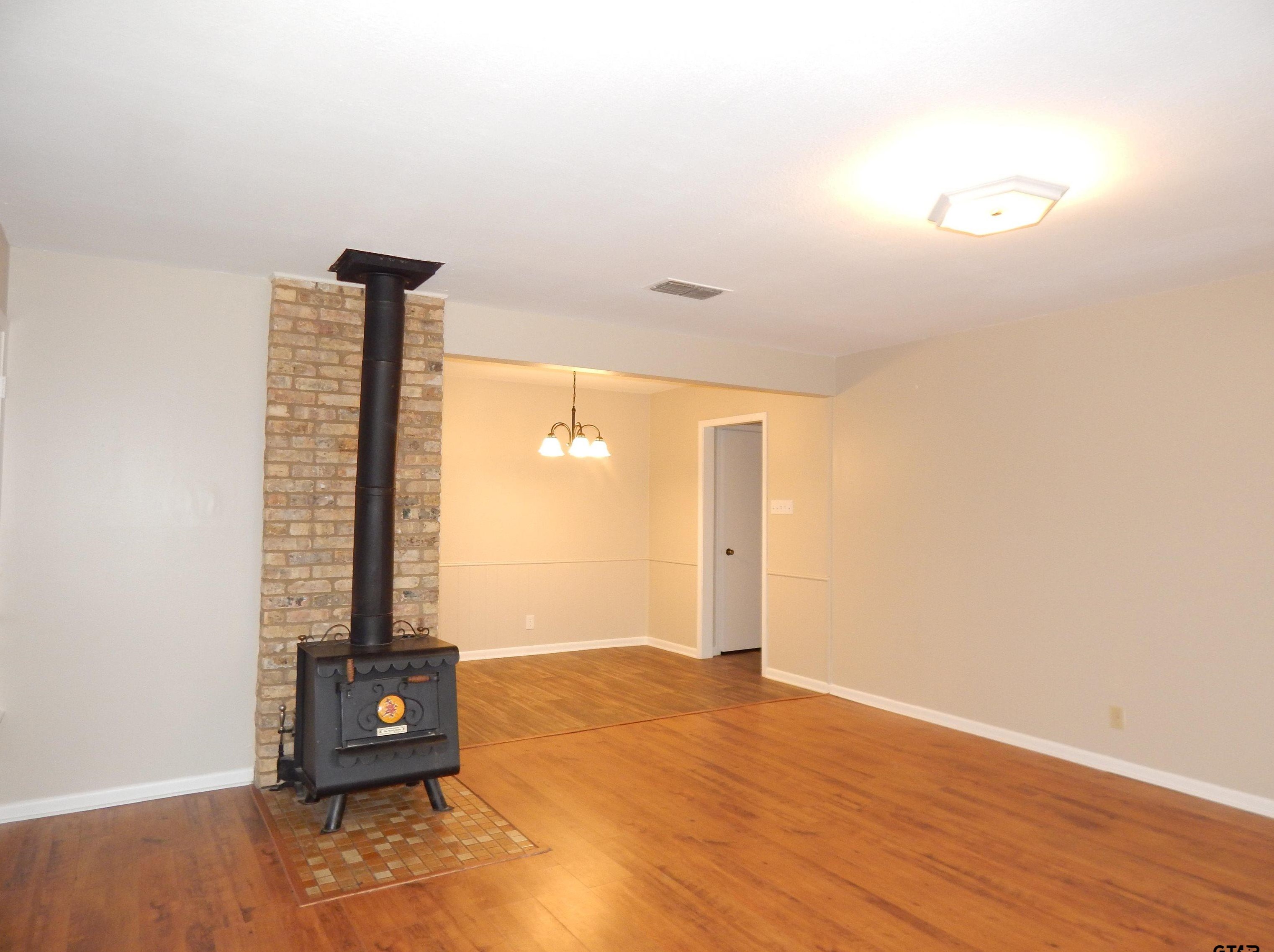 418 Muller Garden Rd, Tyler, TX 75703